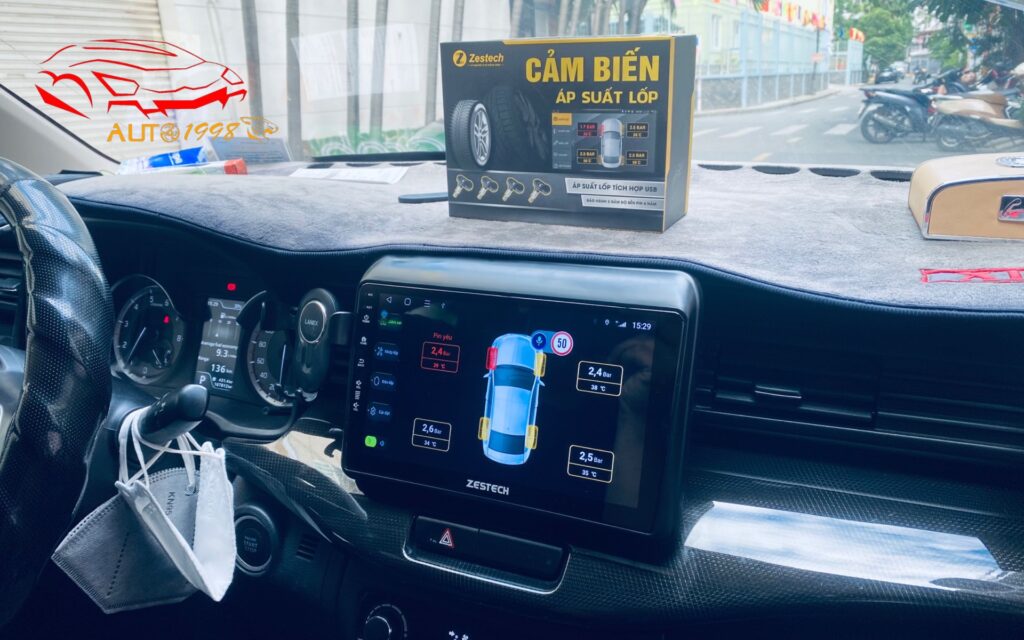 Hướng dẫn sử dụng cảm biến áp suất lốp Ngoài việc sử dụng giọng nói để điều khiển cảm biến, bạn cũng có thể thiết lập qua điện thoại bằng APP "ZESTECH TPMS" do Zestech phát triển trên cả Android và iOS. Cụ thể như sau:  • Tải app "ZESTECH TPMS" • Khởi động và sử dụng APP • Mở Cài Đặt bật định vị của thiết bị • Click mũi tên để tìm kiếm thông tin thiết bị TPMS cảm biến áp suất lốp, lắp cảm biến áp suất lốp, giá cảm biến áp suất lốp, giá cảm biến áp suất lốp, bộ cảm biến áp suất lốp van trong, cảm biến áp suất lốp zestech, zestech, cảm biến áp suất lốp xe ô tô