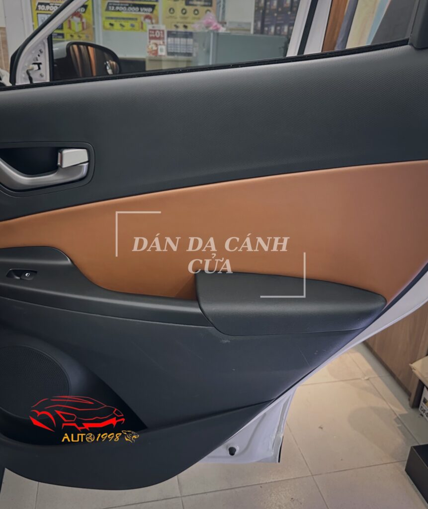 Bọc da phần cánh cửa Hyundai Kona