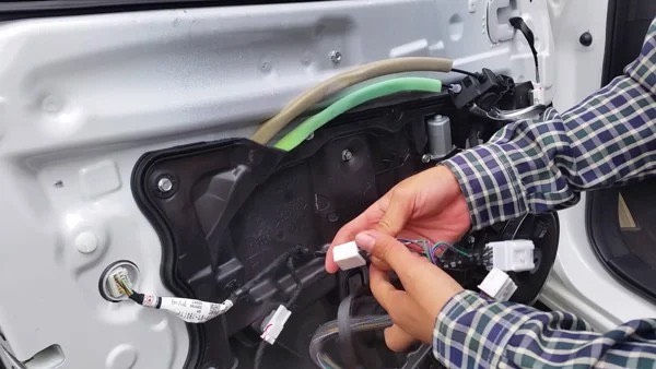 gập gương lên xuống kính, gập gương lên xuống kính tự động, gập gương lên xuống kính tphcm, gập gương lên xuống kính ô tô, gập gương lên xuống kính quận 7, giá gập gương lên xuống kính, gập gương lên kính ô tô