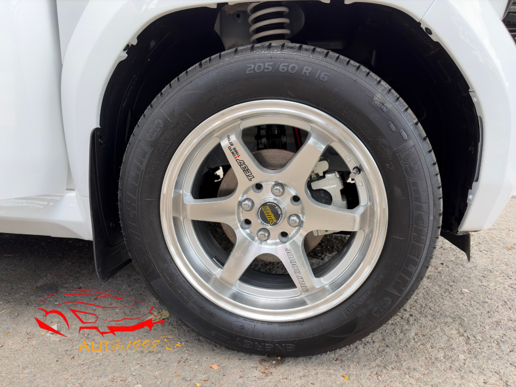 VF3 sử dụng mâm lốp Michelin tăng độ bám đường