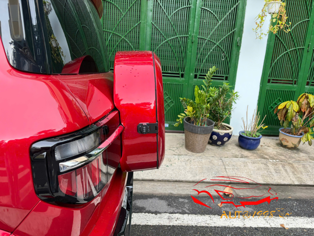 Thiết kế cốp bánh sơ cua VF3 có khóa