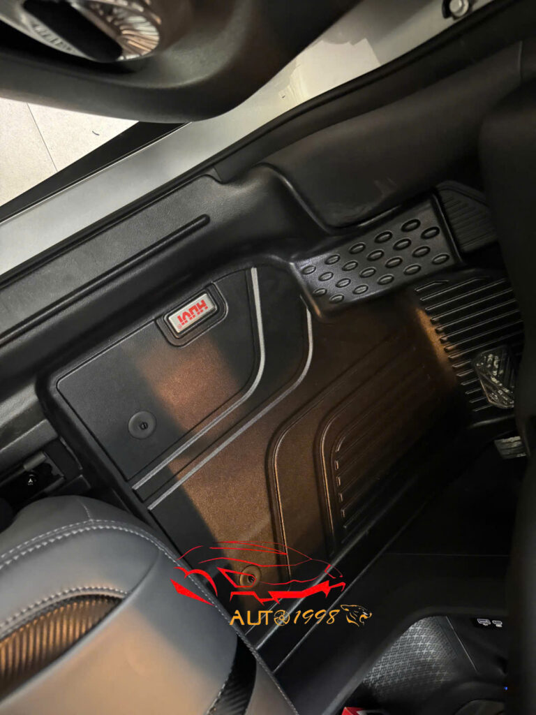 Thảm lót sàn VF6 giúp bảo vệ sàn xe khỏi bụi bẩn và nước mưa