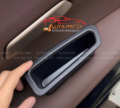 Hộc tay nắm cửa VF6 làm từ nhựa giữ form tốt